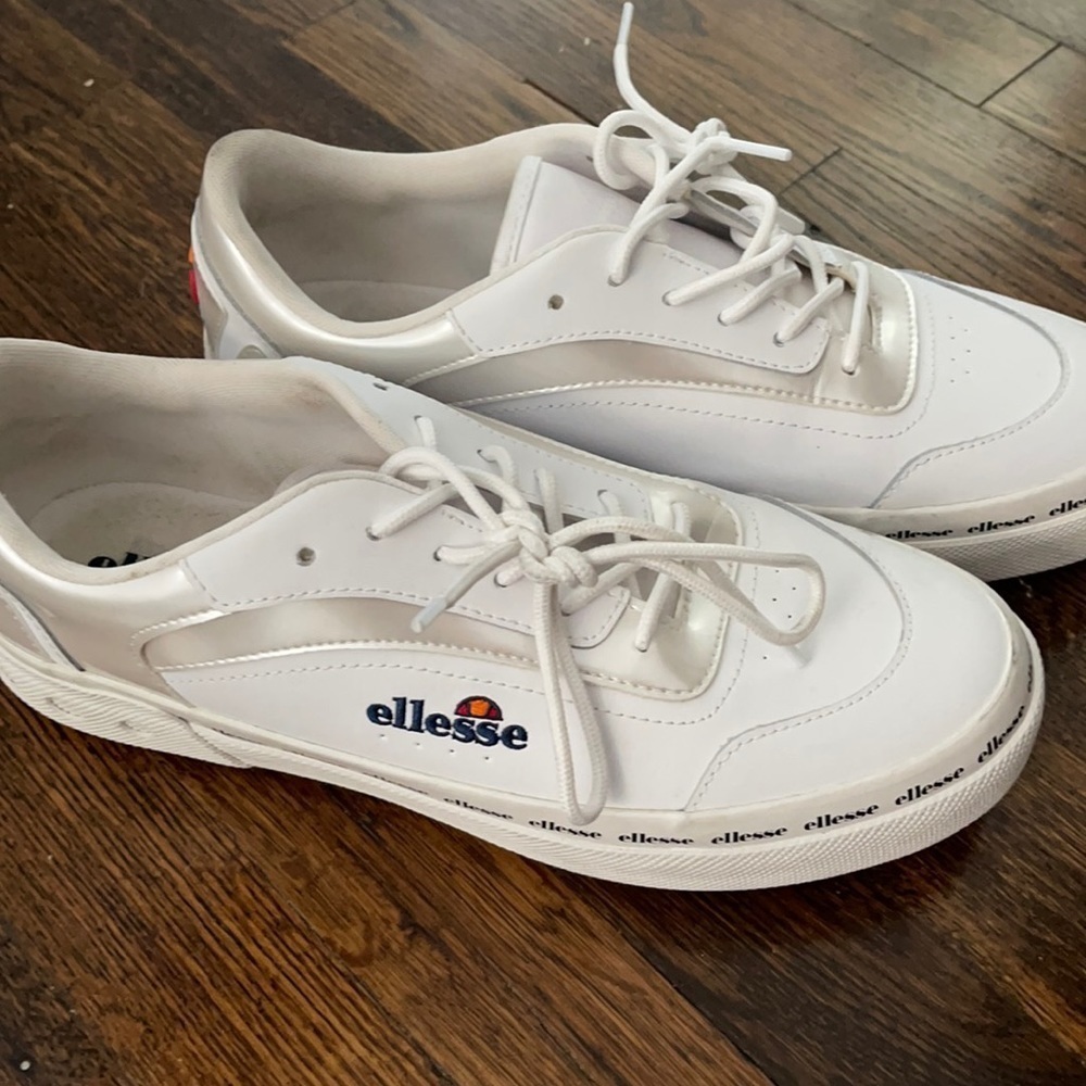 White sneakers ellesse